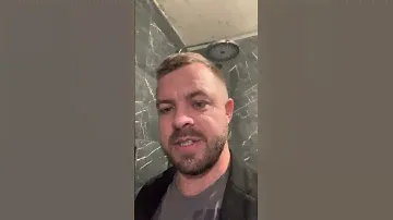 Напольная плитка уложена на стены! Перепутали??😱 Нестандартное решение при ремонте. #ремклик