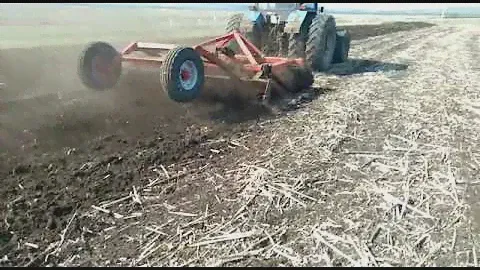 Борона дисковая 3,5 м прицепная в работе / видео от клиента