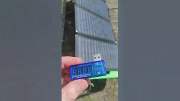 тестирование переносной солнечной панели для зарядки устройств topsolar 100