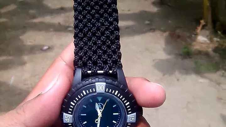 Q&q smile solar with paracord strap