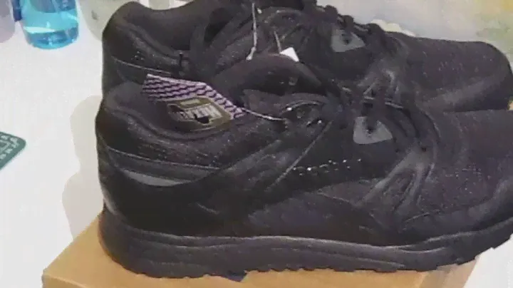 Unboxing Black Reebok Ventilator Hexalite