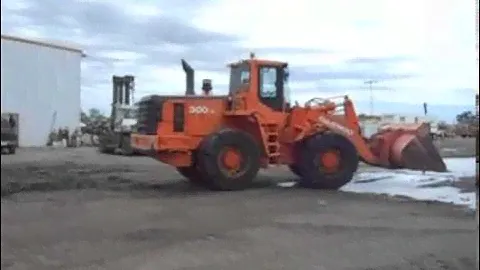 2003 DAEWOO MEGA 300 V For Sale