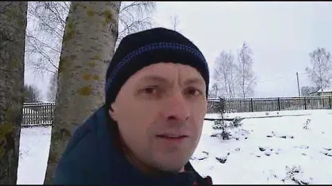 Аэратор на солнечной панели для водоема зимой